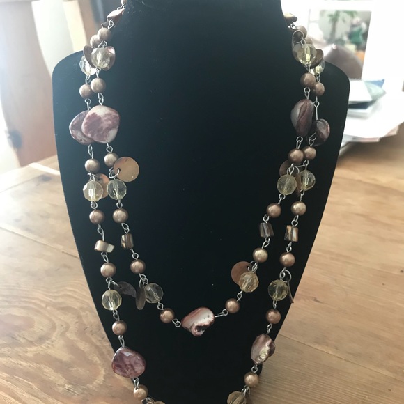 Jewelry - Beautiful stone and shell necklace